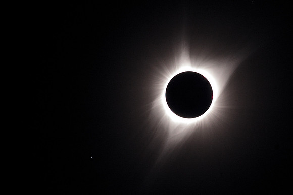 17:35:48 Sun, Moon, Regulus