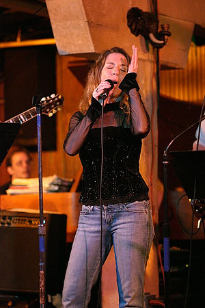 Suzi Stern 06029565